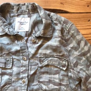 American eagle small camouflage button up shirt